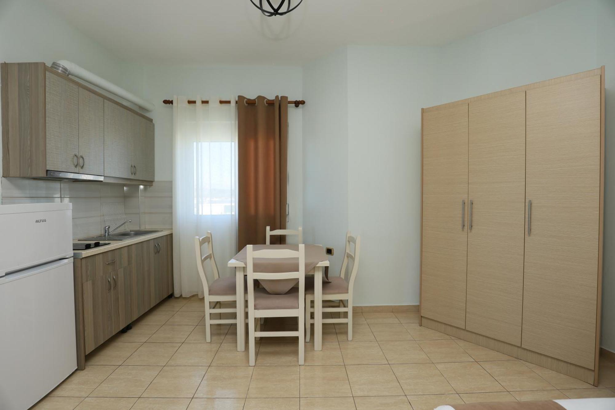 Michelle Apartments Ksamil Esterno foto