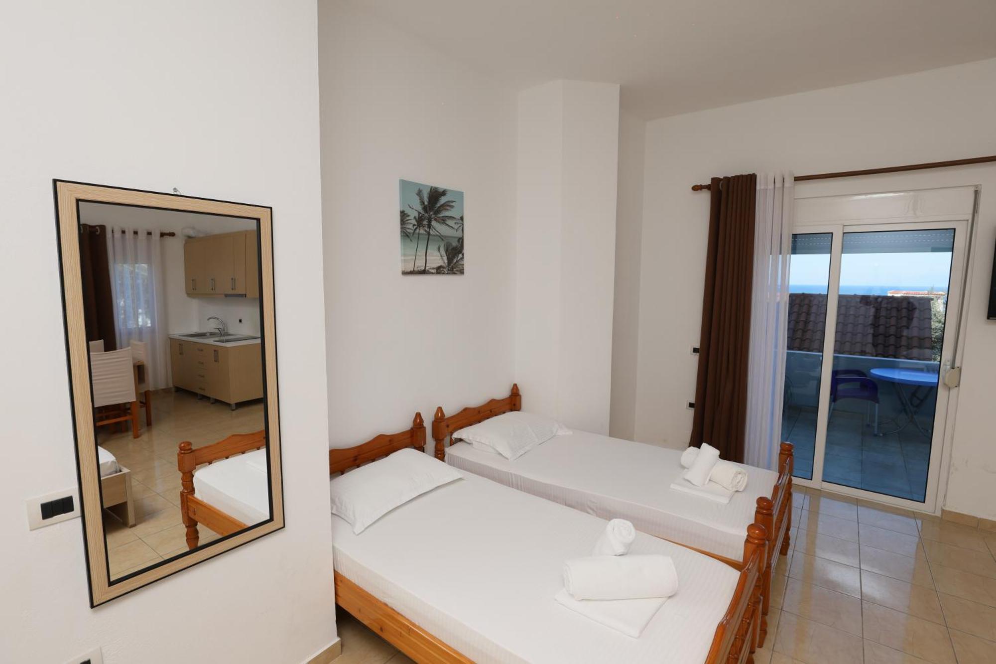 Michelle Apartments Ksamil Esterno foto